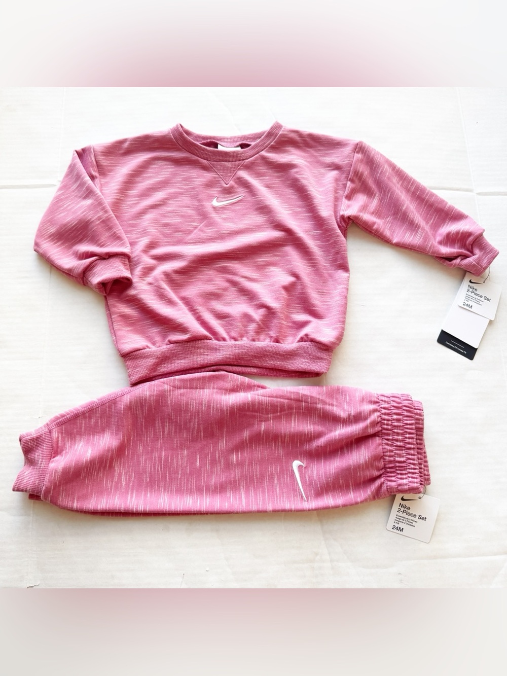 Nike Essentials Girls 2-Piece Crew Set in Flecked Peony Pink
Size 24M
NWT